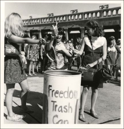 bruler_les_soutien-gorges.jpg, juin 2009 bruler_les_soutien-gorges.jpg