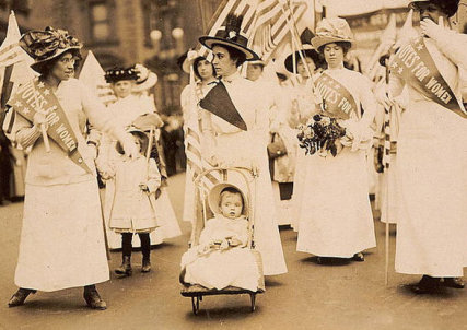 360px-Suffrage_parade-New_York_City-May_6_1912_25_.jpg, aoû 2008 360px-Suffrage_parade-New_York_City-May_6_1912_25_.jpg